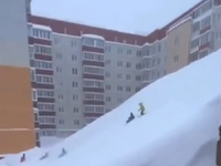 Ρωσία: Θάφτηκε κάτω από το χιόνι η Καμτσ...