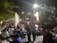 Όλη η Πάτρα στην Τριών Ναυάρχων το βράδυ...