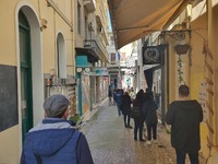 Πάτρα: Η ουρά για τα τεστ στο Επιμελητήρ...