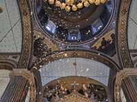 Πάτρα: Η πρώτη Ανάσταση - Ροδοπέταλα πέφ...