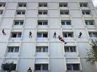 Πάτρα: Oι Άη Βασίληδες και τα ξωτικά &qu...