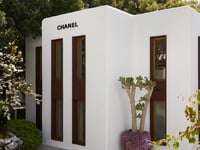 Ο οίκος Chanel επιστρέφει στο Nammos Village