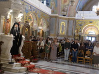 Από ένα μικρό, επιστήθιο Σταυρό χάρισε σ...