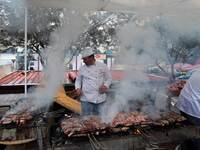 Τσικνοπέμπτη με βροχή δείχνουν τα μετεωρ...