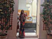 Η Νίνα Λοτσάρη ποζάρει στην Πάτρα-  Το γ...