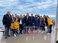 Ο Δημήτρης Αβραμόπουλος, συνοδός της γυν...