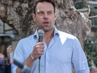 Στέφανος Κασσελάκης: «Είδατε πόσα αυτοκί...