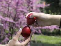 Παγώνη: Πάσχα στο χωριό, αλλά με… μάσκες...