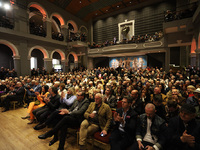 σπιράλ: Πλήθος κόσμου στο Royal για την ...