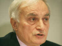 Ώρες αγωνίας για τον Μανώλη Μαυρομμάτη π...