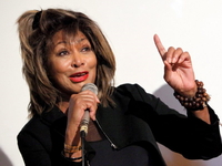 Τίνα Τέρνερ: Αποχαιρετά τον γιο της, Ρόν...