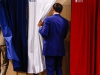 Ανατροπή στη Γαλλία: Πρώτος ο Μελανσόν, ...