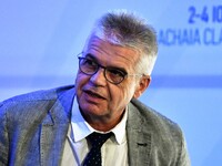 Χαράλαμπος Γώγος: Θα πρέπει να σκεφτούμε...