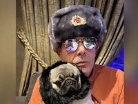 Ο Πάνος Καμμένος ποζάρει με Σοβιετικό σκ...