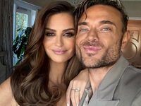  Χάλκινες ανταύγειες: Ο celebrity hair s...