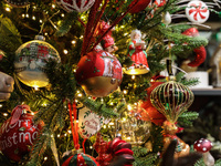 Πότε στολίζετε για τα Χριστούγεννα και τ...