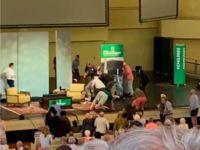 ΗΠΑ: Επίθεση στον Σαλμάν Ρουσντί, τον συ...