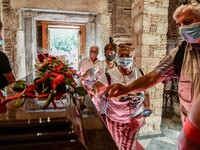 Καμία ανάμειξη της οικογένειας στην κηδε...