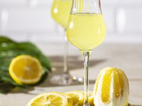 Limoncello: Η συνταγή για να το φτιάξετε...