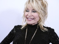 Η Ντόλι Πάρτον θέλει να γιορτάσει τα 75 ...