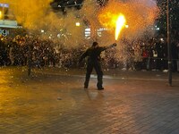 Αγρίνιο: Άναψαν και φέτος τα εκρηκτικά χ...