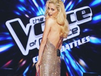 Ποιά να συγκριθεί μαζί σου; Eκτυφλωτικό ...