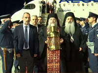 Έφτασε στην Ελλάδα το Άγιο Φως- Με ειδικ...