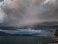 Τα σύννεφα γύρω από την Πάτρα προμηνύουν...