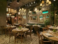 Τα γευστικά στέκια του Πειραιά που προτε...