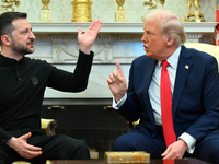 Ο Τραμπ παγώνει τη στρατιωτική βοήθεια τ...