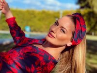 Ντόρα Μακρυγιάννη - «Να βγούμε έξω εμείς...