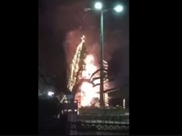 Έκαψαν το χριστουγεννιάτικο δέντρο στην ...