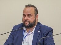 Βασίλης Αϊβαλής: Να το κλείσουμε το Δημα...