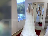 Γλυκά Νερά: Η πρόβα νυφικού της Καρολάιν...