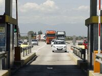 Νταλίκα με ανταλλακτικά πολυτελών Ι.Χ. &...