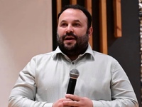 Κλειστά σπίτια ή κλειστοί δρόμοι;