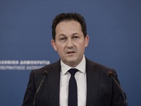 Πέτσας: Φέτος το Πάσχα δεν θα πάμε στα χ...