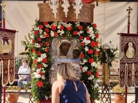 Πάτρα: Κόσμος τίμησε με κατάνυξη την Κοί...