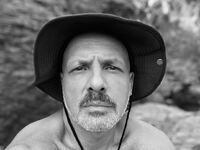 Νίκος Μουτσινάς: Το ξεκαρδιστικό τρέιλερ...