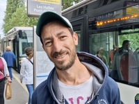 Εργάζεται στο Στρασβούργο, έχει ζήσει κα...