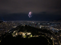 Σύνταγμα: Η συγκινητική στιγμή που τα dr...