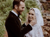 Νύφη η Λίλι Κόλινς: Κλασική δαντέλα Ralp...