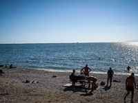 Καιρός σήμερα: Λιακάδα και ζέστη μετά τη...