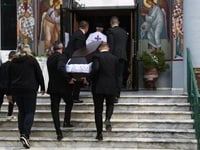 Λάρισα: Οδύνη στην κηδεία της 52χρονης π...