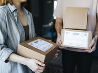 Δασμός 3 € σε μικρά δέματα που εισέρχοντ...