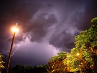 Καιρός: Ισχυρές βροχές και θυελλώδεις άν...