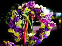 "Σ’ ένα στέφανο του Μάη, όλη η άνοι...