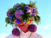 Ο Λάκης Γαβαλάς έβαλε έναν ολάνθιστο κήπ...