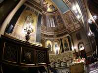 Πιστή ανέβηκε στον άμβωνα και έκανε φύλ...