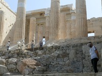 "Ανοιξε" την Ακρόπολη η Πρόεδρ...